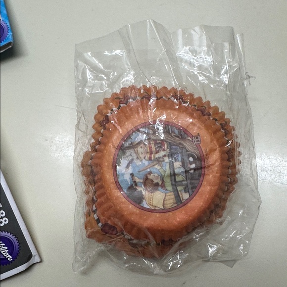 Assorted Baking Cups Set for Home Parties - Picture 6 of 6